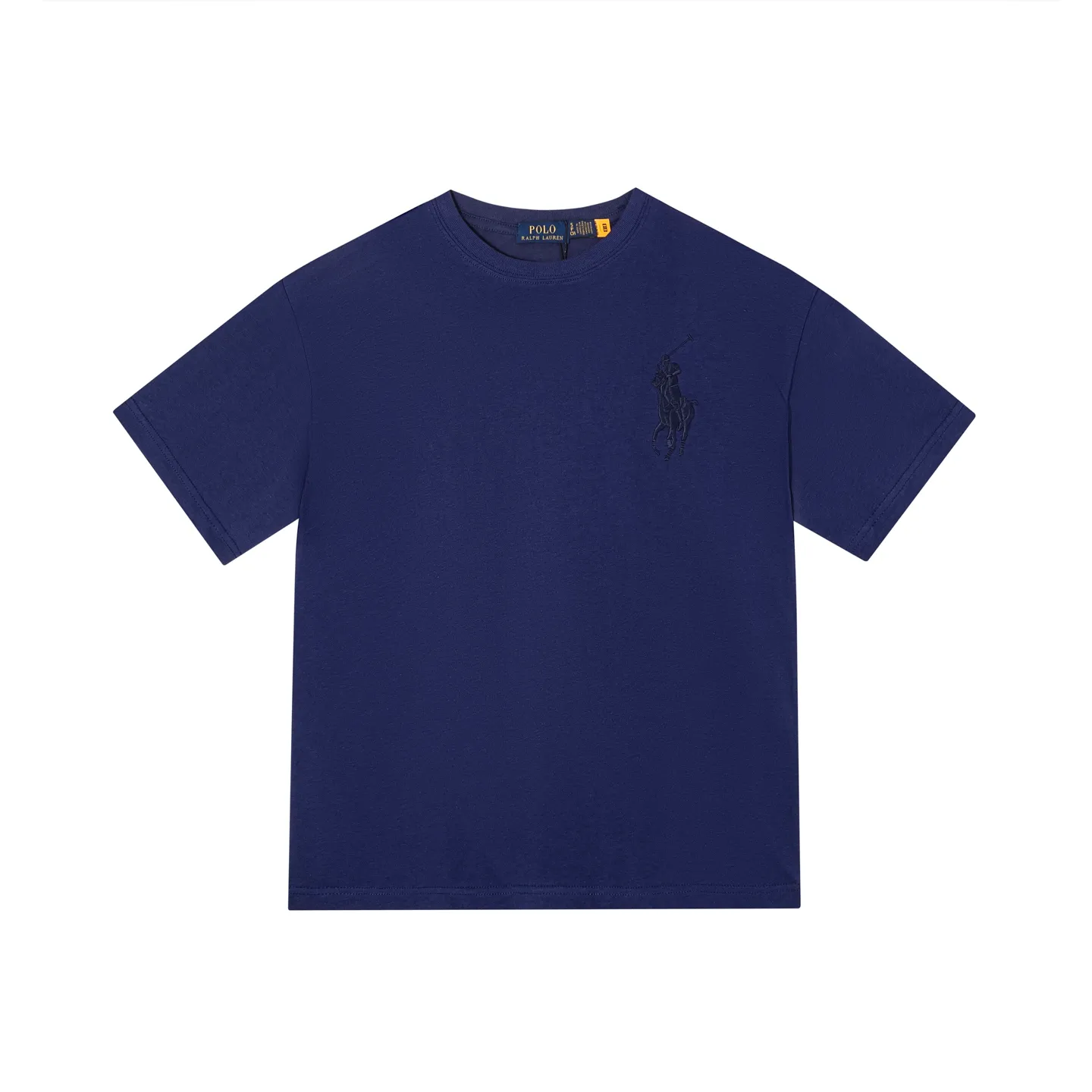 P126 Style number: 509 Ralph Lauren/Ralph Lauren 25ss simultaneously launches one-color horse embroidery round neck short sleeves. The main logo on the neck has a QR code mark, which can be scanned for verification, and the detailed horse logo embroidery is all high-density, all made with imported Tajima machines, which distinguishes low-quality products on the market. 32 counts, 240g hydrophilic toner, 100% cotton fabric, comfortable and soft, highly breathable, focusing on high-end cost-effectiveness, needless to say good quality. Available in a variety of colors, both boys and girls can try this genderless style, giving them a yuppie tone in no time. Immerse yourself in your leisurely style, and have your own style in retro. Natural, vivid, and very French romantic feelings perfectly integrate the youthful atmosphere with the trend. The clever embellishment of the horse logo embroidery carries all the eye-catching points. Color: black, white, navy blue, light gray Size: S-xL S Shoulder width 44 Bust 100 Sleeve length 22 Clothing length 68 M Shoulder width 46 Bust 104 Sleeve length 23 Clothing length 70 L Shoulder width 63 Bust 108 Sleeve length 24 Clothing length 72 xL Shoulder width 50 Bust 112 Sleeve length 25 Clothing length 74